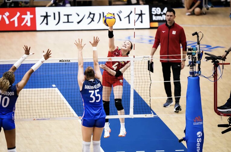 石川真佑（VNLフランス戦）©︎Volleyball World