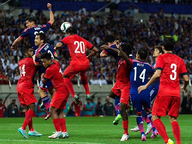 ハリルも悩む日本の 真ん中フェチ 逆襲のキーワードは 横に速く サッカー日本代表 Number Web ナンバー ハリルも悩む日本の 真ん中フェチ 逆襲のキーワードは 横に速く サッカー日本代表 Number Web ナンバー