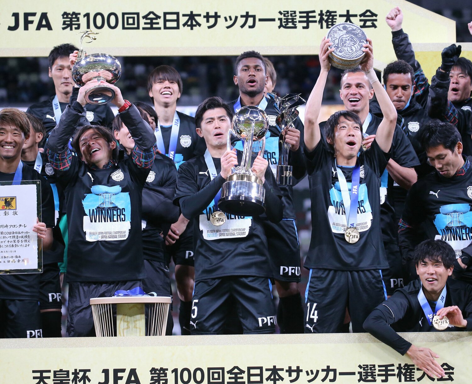 2021年1月、中村憲剛の“花道”となった天皇杯優勝。メンバーには代表の中心選手がズラリ　©JIJI PRESS