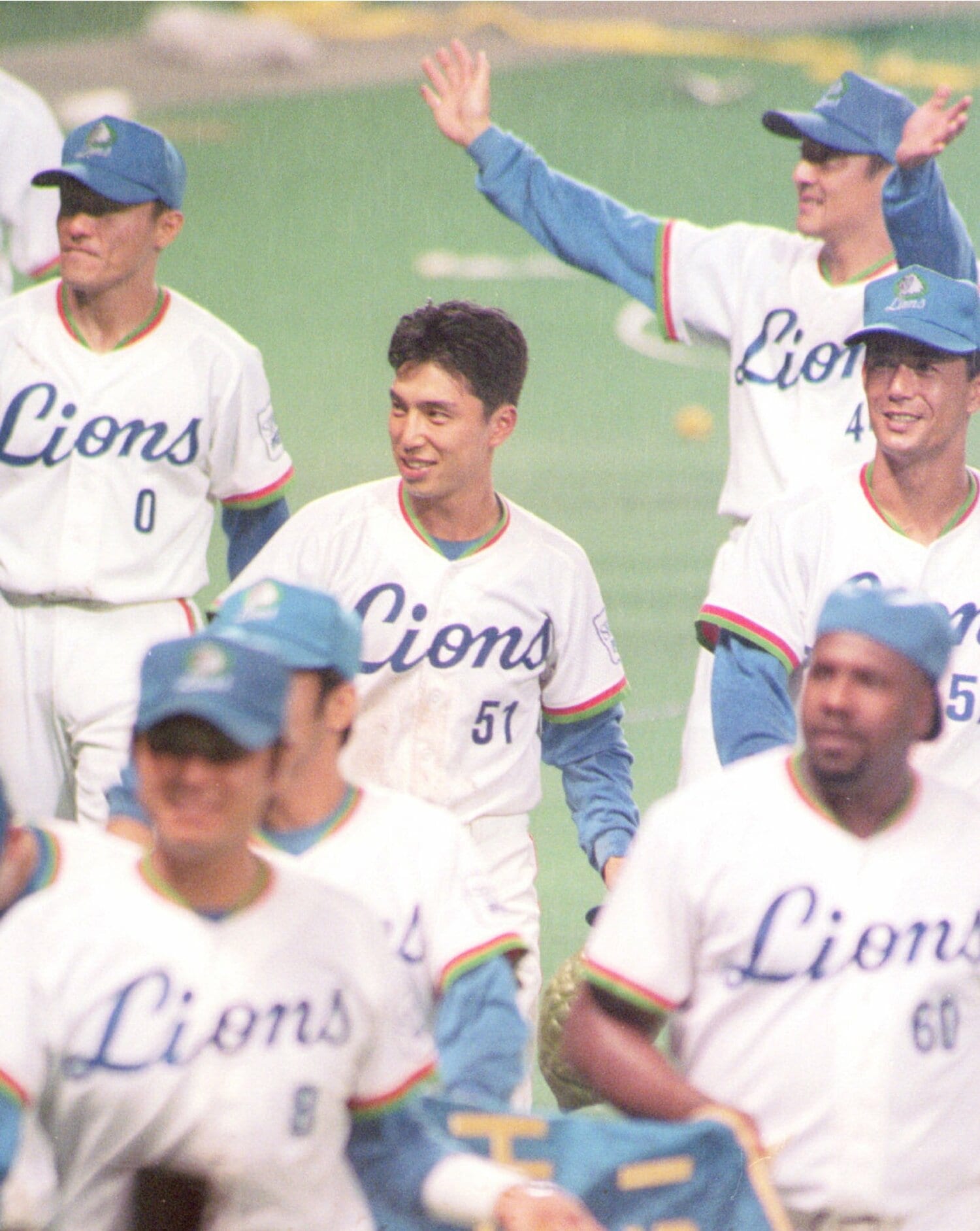 1998年、リーグ優勝を決め場内一周する小関竜也　©SANKEI SHIMBUN