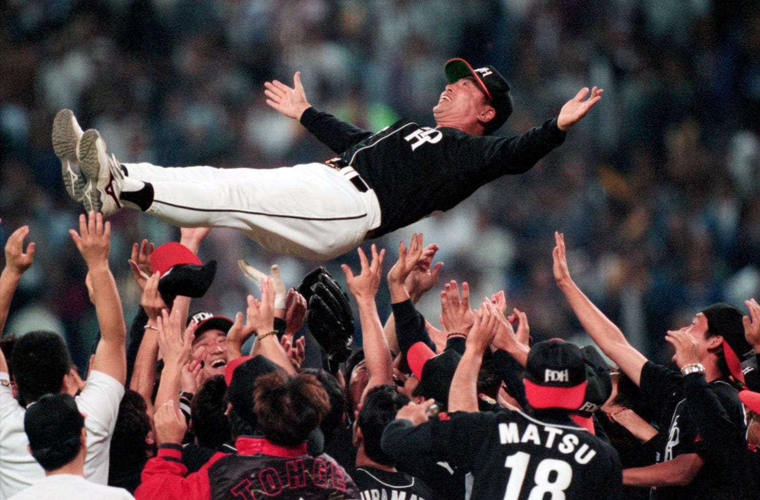 1999年に日本一に輝いた際の胴上げシーン　(C)Kazuaki Nishiyama