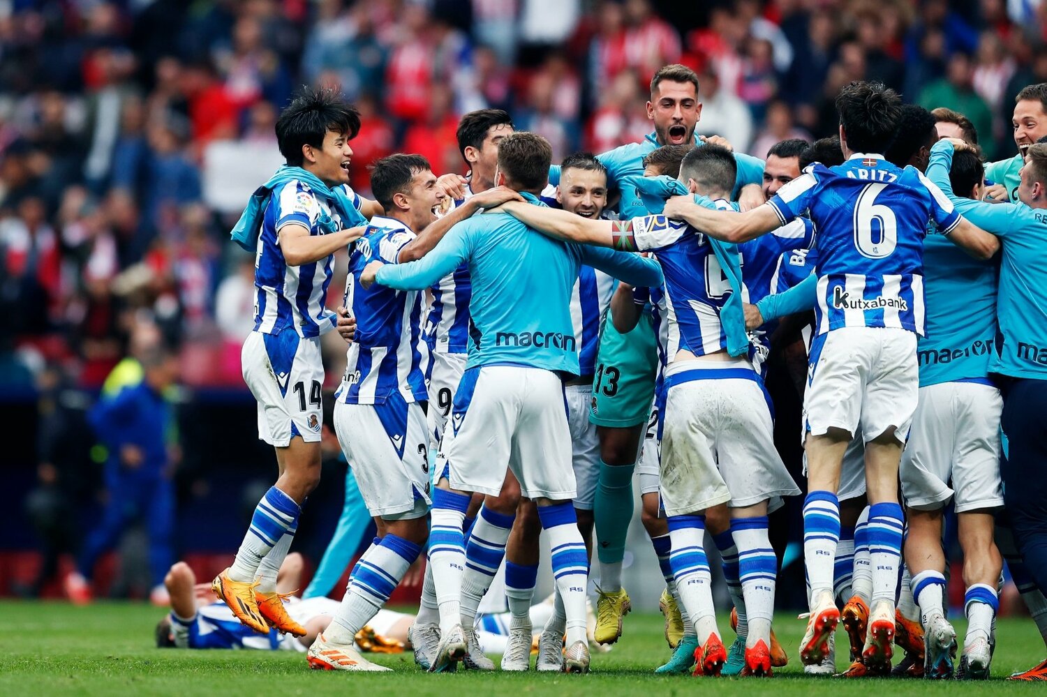 来季CL出場権を決めて歓喜するソシエダイレブン