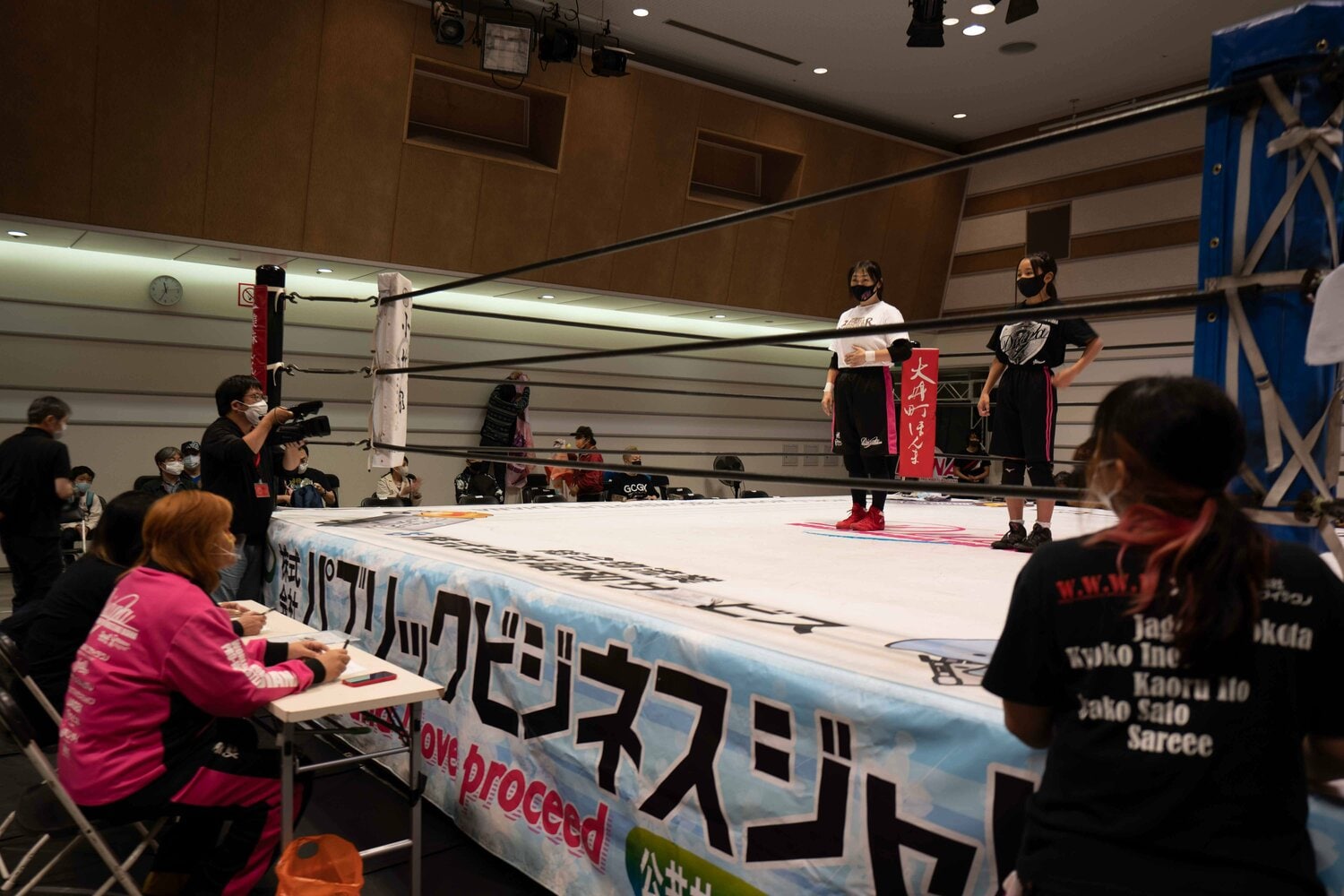 中学1年生の女子プロレスラー誕生 リングでは この野郎 って気持ちが出ます 新人 美蘭の闘いを同級生も応援中 特別グラビア 2 3 プロレス Number Web ナンバー