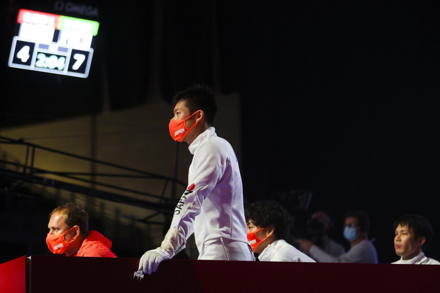 ユニフォームを脱がず、誰よりも声を出し続けた見延　©︎Reuters/AFLO