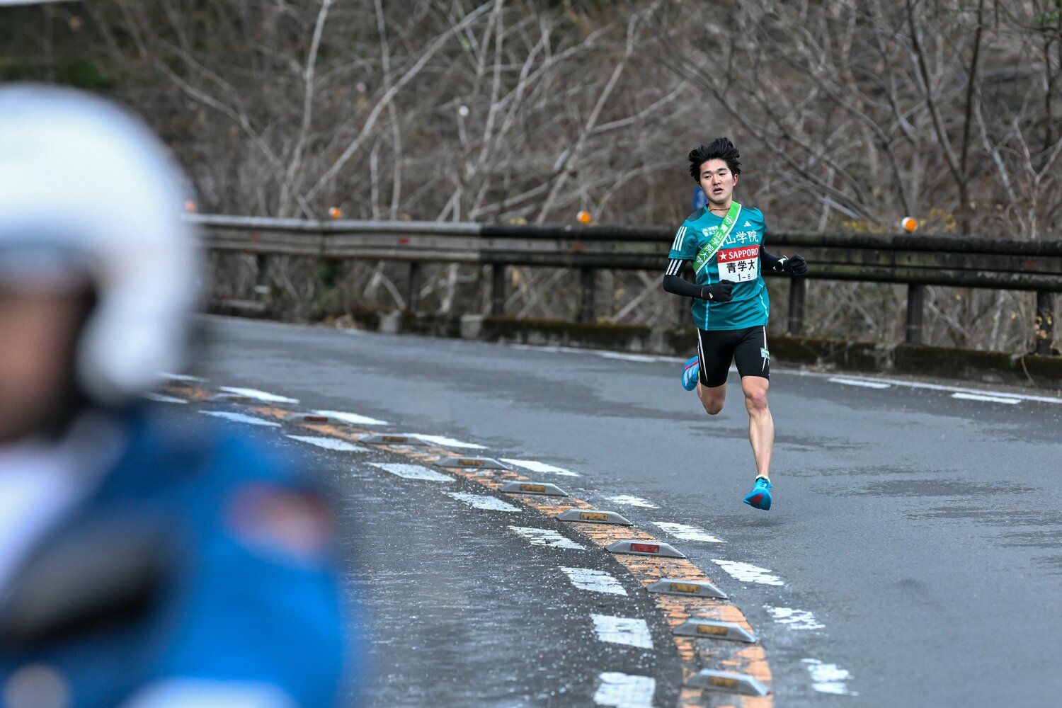 初の山下りにもかかわらず軽快なピッチを刻んだ石川　©︎Nanae Suzuki