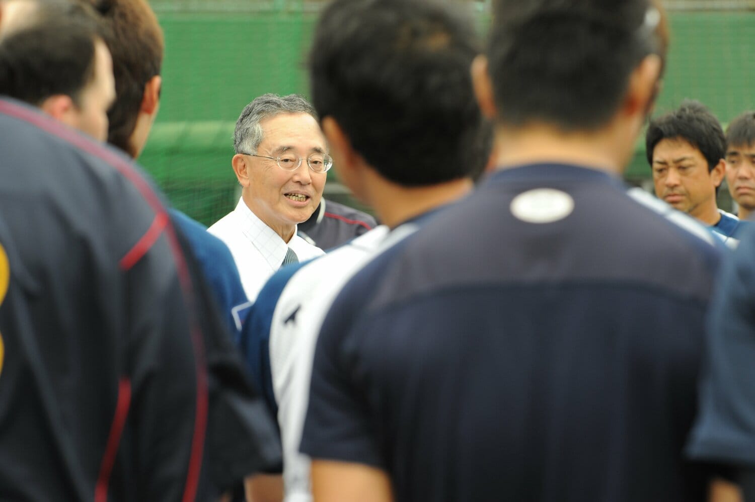 2009年2月、宮古島キャンプであいさつをする宮内オーナー（当時）　©Shigeru Tanaka