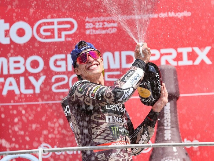 完勝のマルク・マルケスに大ブーイング！ 「スポーツマンシップに欠ける」いまだ愚行を続ける“ロッシ崇拝者”に関係者は激おこ!!＜Number Web＞ photograph by Satoshi Endo