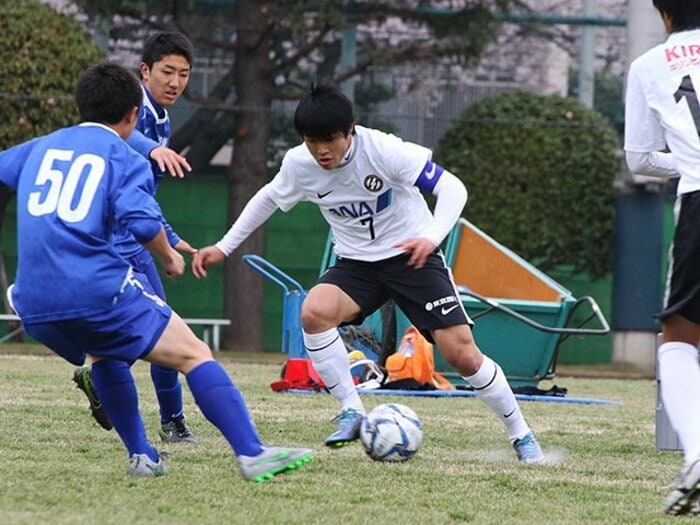 Jクラブスカウト注目ナンバーワン!京都橘高FW岩崎悠人、17歳の苦悩。<Number Web> photograph by Takahito Ando