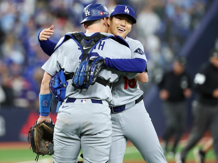 「この1勝は1.5勝の価値」ドジャース山本由伸の偉業・2連続完投勝利にNHK解説者が見た真価「勢いだけでない投球術」を発揮した“ある場面”＜Number Web＞ photograph by Getty Images