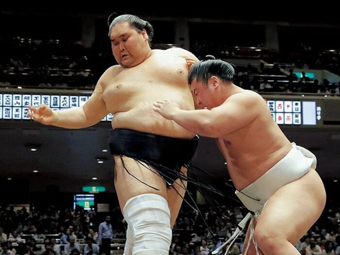幕下陥落の元大関照ノ富士。退くべきか退かざるべきか。~元大関の先輩たちの視線は厳しいが……~<Number Web> photograph by KYODO