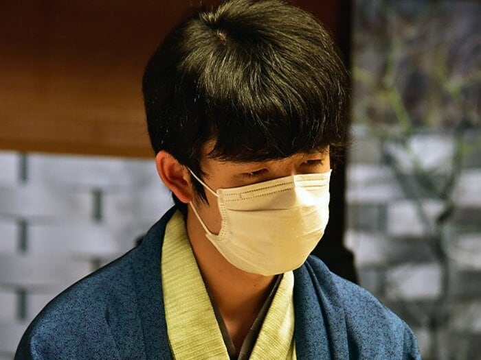 「藤井聡太さんは負けた感想戦で笑顔に」渡辺明棋王との“死闘”で高見泰地七段が感じた“藤井・羽生将棋の共通点”「頓死を食らった時に…」<Number Web> photograph by 日本将棋連盟