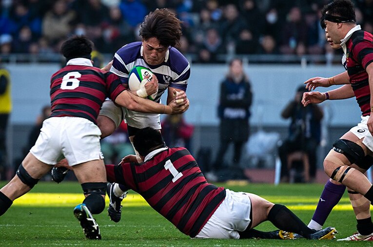 今季から主将を務める明治大・箸本。アタックだけでなく、献身的なディフェンスも魅力だ ／ photograph by Takuya Sugiyama