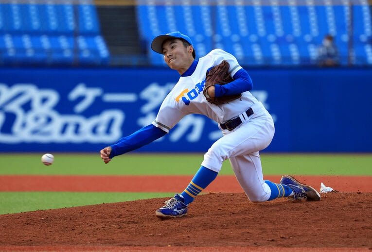 今季の早稲田大戦では、元ロッテ・渡辺俊介氏の長男、渡辺向輝（2年、海城）もリーグ戦デビューを果たした　©Nikkan Sports／AFLO