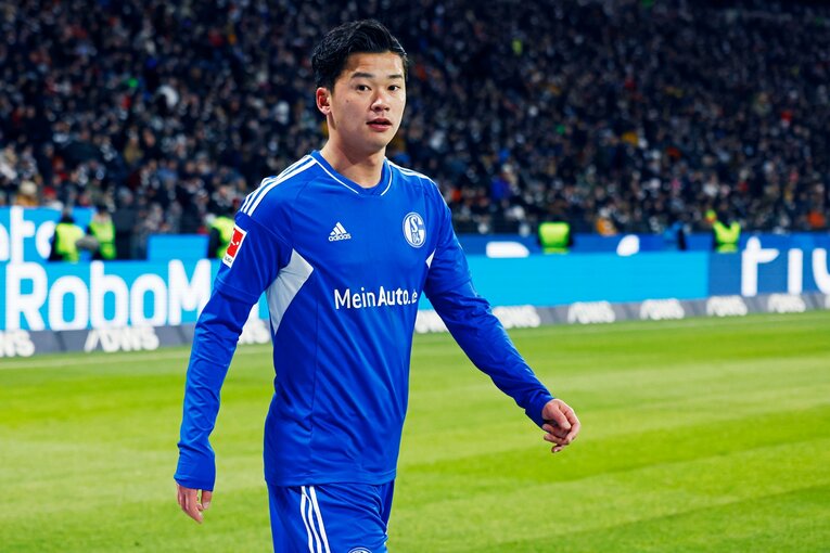 「1年前はJ2→ドイツ5部」上月壮一郎22歳の堂々1部デビュー…長谷部誠と握手、鎌田大地vs吉田麻也のW杯組対決も〈現地撮影〉(40)