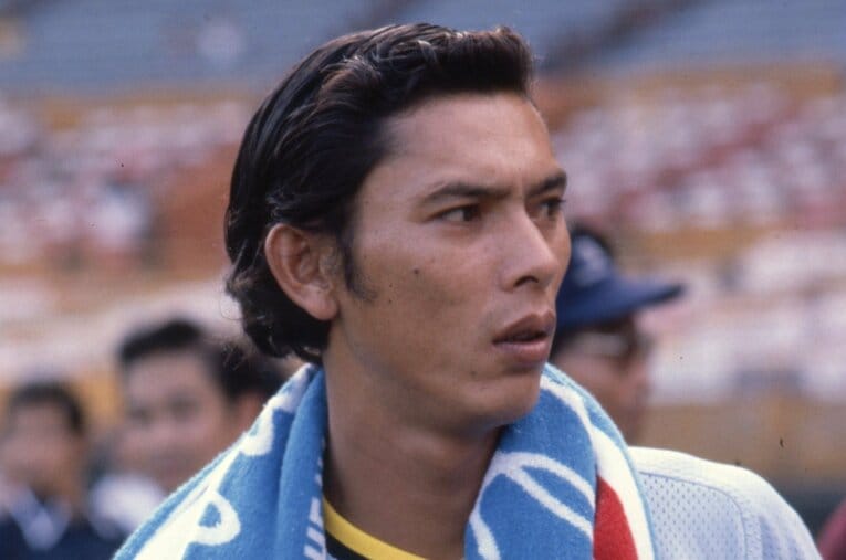 江川卓とのトレードで阪神に移籍した小林は驚異的な成績を収めたが、自分では移籍と両チームのことをどう考えていたのか？ ／ photograph by Bungeishunju
