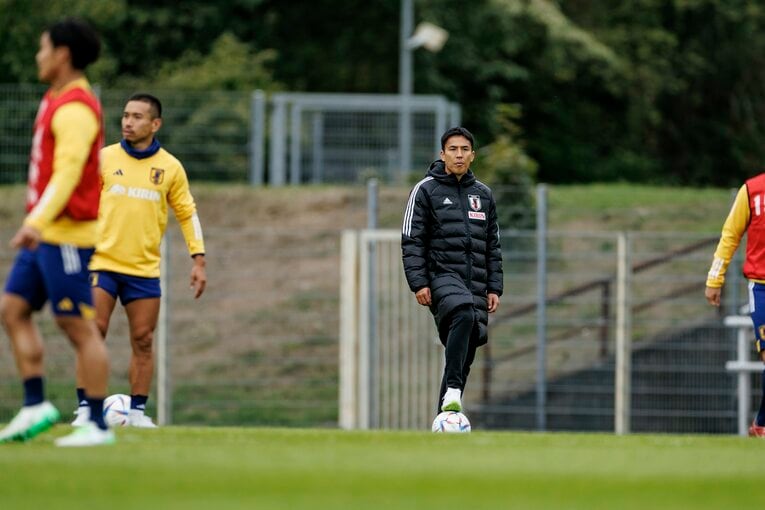 22年9月の日本代表欧州遠征時、一時チームに同行した際のひとコマ　©Kiichi Matsumoto