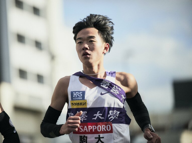 【2026箱根駅伝】駒澤大の2区・桑田駿介は出雲駅伝の借りを返す力走　©Yuki Suenaga
