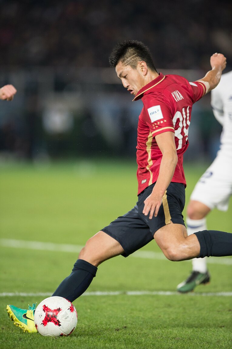 レアル・マドリー相手にシュートを放つ鈴木優磨　©Nanae Suzuki