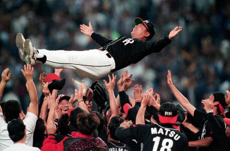胴上げされるダイエー時代の王監督（1999年）©︎Kazuaki Nishiyama