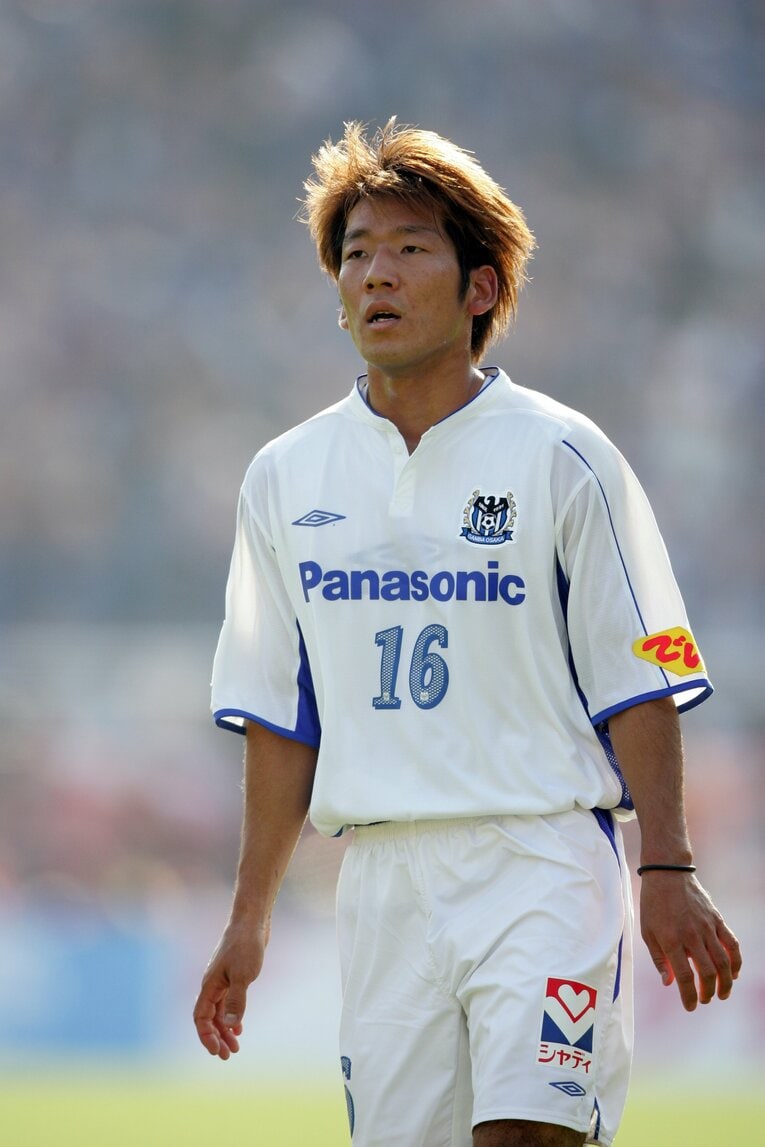 G大阪ユースから1999年にトップチームに昇格。コンサドーレ札幌へのローン移籍を挟み、2006年のグルノーブル挑戦までG大阪に在籍した　©BUNGEISHUNJU