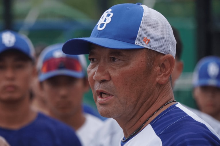 香田誉士史（54歳）。かつて駒大苫小牧を率いて夏の甲子園「2.9連覇」を成し遂げた。昨年から母校・駒大の監督に　©Kei Nakamura
