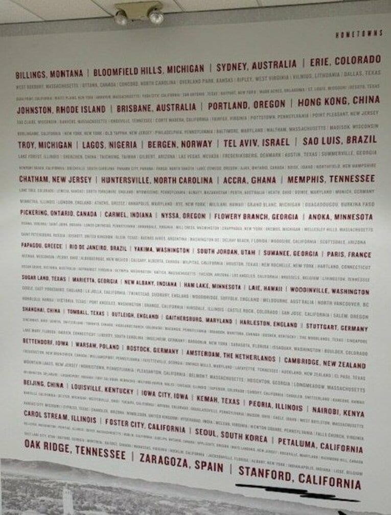 スタンフォード大キャンパス内には五輪に出場したOB・OGの名前が記された場所も ©Tsuyoshi Kawata 