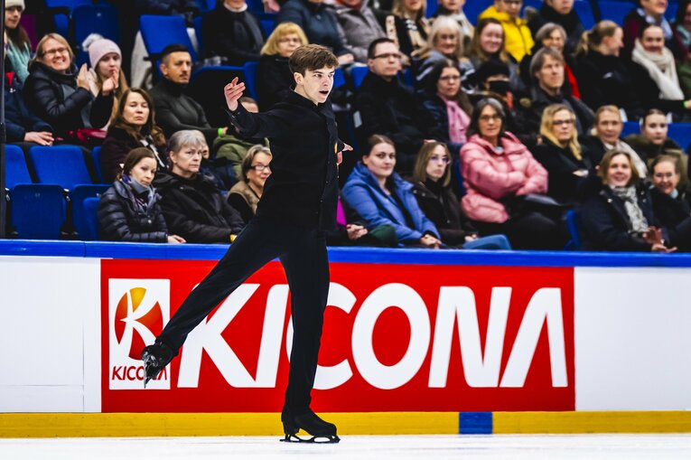 ウクライナ代表のスケーター、イヴァン・シュムラッコのエスポー大会での演技　©Akiko Tamura