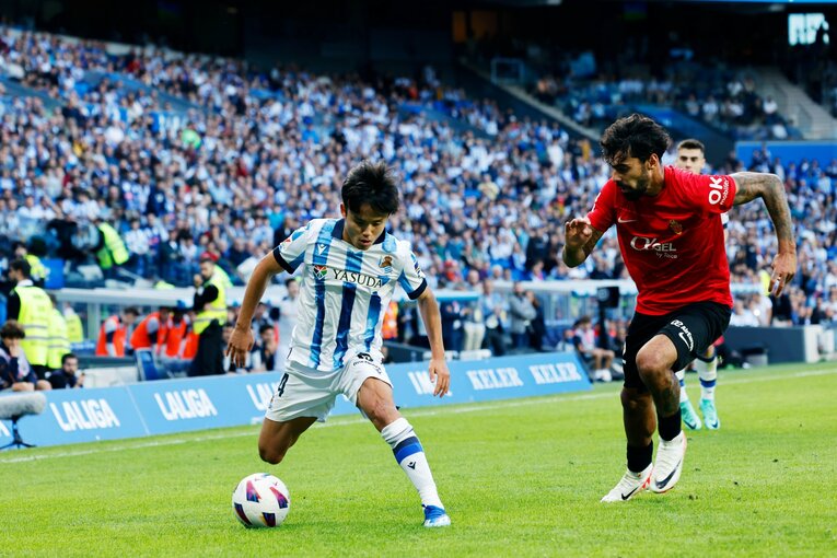 久保建英22歳“右サイド無双”はソシエダの拠り所「このゴールはタケのだ」指差し感謝のブライス…“動画に映らない”鮮烈MOMとバスクの風景(12)