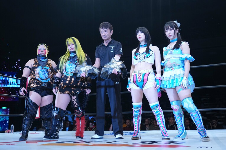 刀羅ナツコ、琉悪夏のゴッデス王座に挑んださくらら。2025年12月29日、両国国技館　©Essei Hara