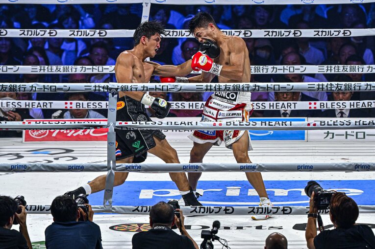 プロ初ダウンを奪われたペッチも懸命に反撃　©︎Takuya sugiyama