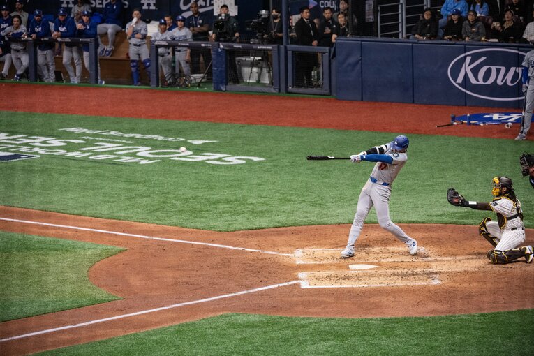 打球はライト方向へ　©Nanae Suzuki