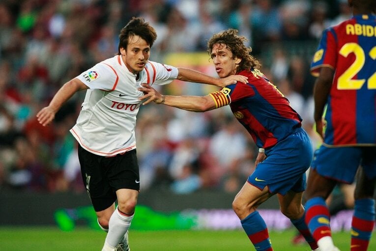 バレンシア時代、バルサのプジョルとマッチアップ　©Daisuke Nakashima