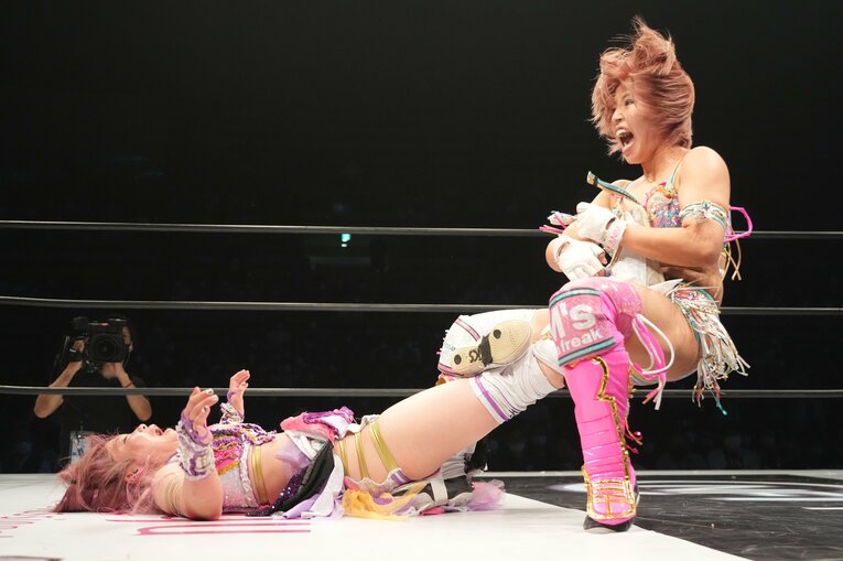 白川未奈vs中野たむ　©Essei Hara