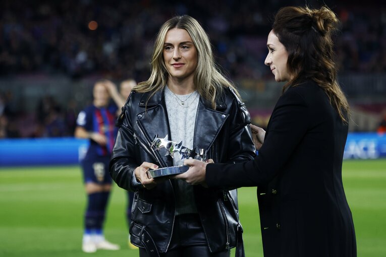 W杯ブラジル戦のウラで「バルサ女子がカンプノウで4万6967人」盛況なワケ… メッシ後に君臨する“女王”、熊谷紗希が見せた悔しさ(8)