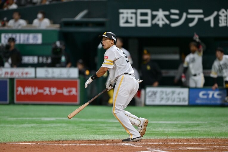 ［第2戦］ギータ、復活の決勝ホームラン連続写真！　©Hideki Sugiyama