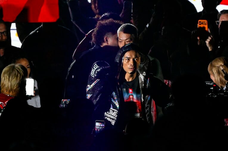 入場するノニト・ドネア。12月17日、両国国技館　©Takuya Sugiyama