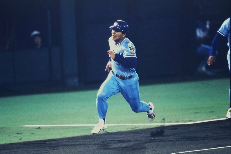 【連続写真1/8】1995年、オリックスとの日本シリーズでの真中満　©Kazuaki Nishiyama