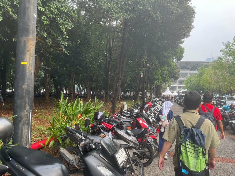 スクーターで大挙していた　©Yusuke Mimura