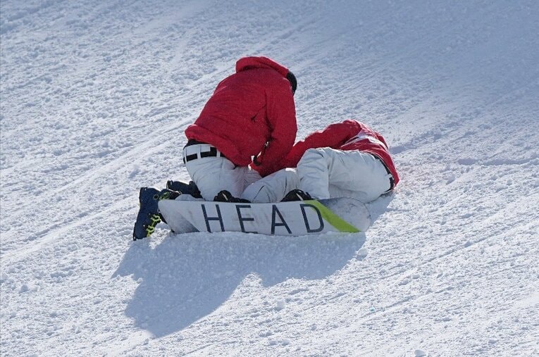 スノーボード女子スロープスタイルとビッグエアの代表だった芳家里菜は、2月3日の公式練習中に転倒。脊椎損傷（麻痺なし）という大怪我を負った ／ photograph by AFLO