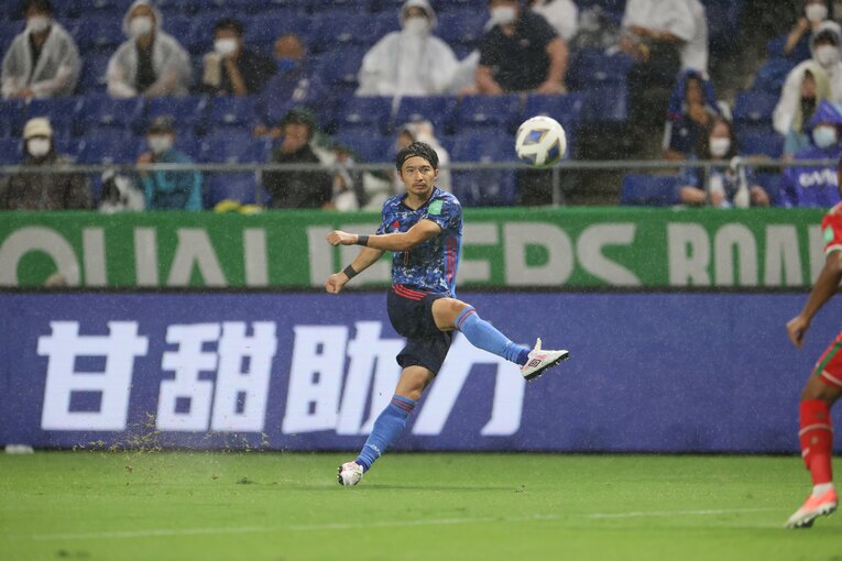 持ち前の冷静さは健在だったが、攻撃面でのアグレッシブさに欠いた印象の柴崎岳、©JMPA 