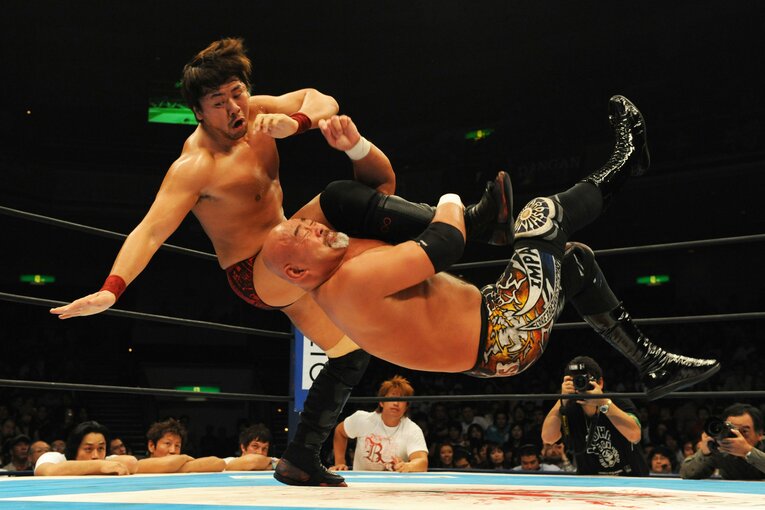 2008年10月13日、両国国技館。武藤敬司のドラゴンスクリューが中邑真輔に炸裂