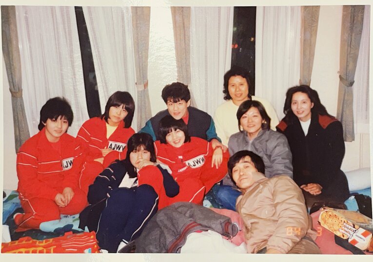 巡業中のひとこま。後輩の小倉由美、同期の山崎五紀、先輩の長与千種とライオネス飛鳥に、大先輩の柳みゆきも　本人提供