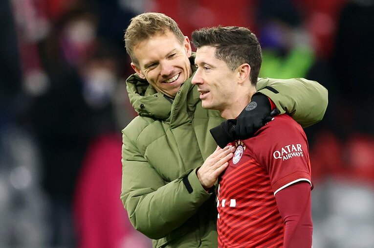 バイエルンのナーゲルスマン監督とレバンドフスキ ／ photograph by Getty Images