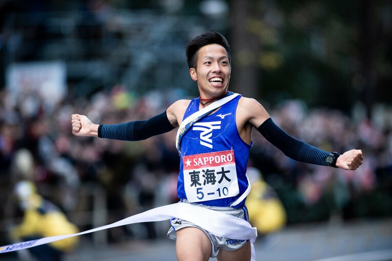 満面の笑みでゴールした10区・郡司　©Yuki Suenaga