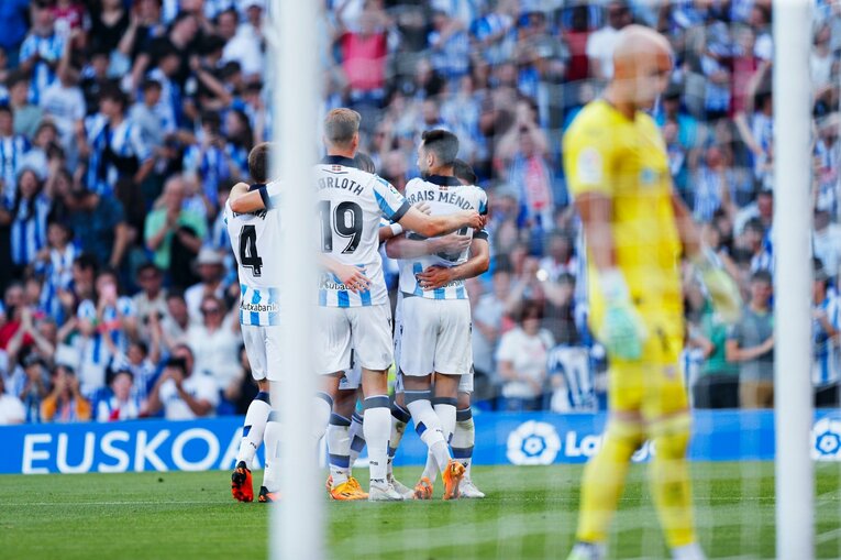 久保建英22歳誕生日に「タケはアイドル」日本語ボードの子供、メッシっぽい新ユニ姿やソシエダ主将との別れ…カメラマンが見た“幸せな最終節”(21)