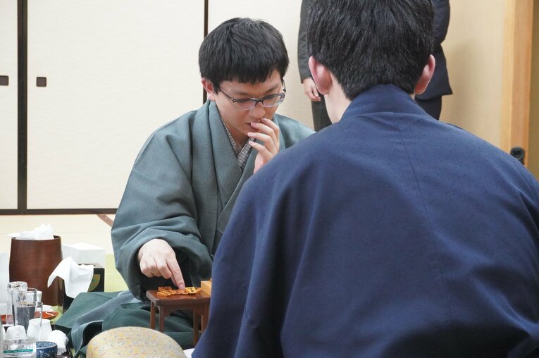 名人戦第1局での永瀬　©NumberWeb