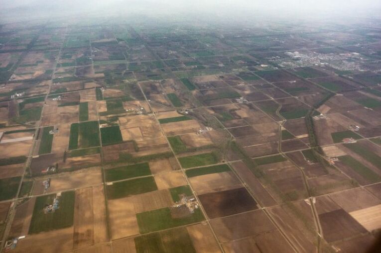日高山脈を一望する更別村の畑作地 ／ photograph by Getty Images
