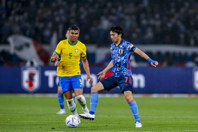 柴崎岳とカゼミーロ　©Kiichi Matsumoto/JMPA