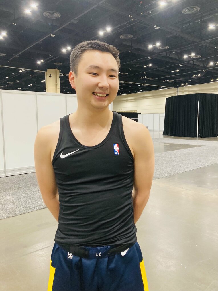 笑顔で取材に応じれくれた富永啓生（筆者撮影）