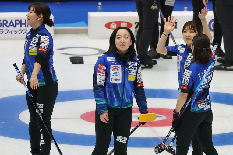 準決勝敗退となったロコ・ソラーレの選手たちの表情　©JIJI PRESS